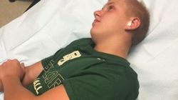 S-a trezit speriat in mijlocul noptii dupa ce a simtit ca i-a intrat ceva in ureche! Cand a aprins lumina a avut un soc!