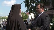 Mitropolitul Ardealului Laurentiu Streza, alaturi de Daniel Cioaba, in cimitirul unde este ingropat Florin Cioaba