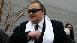 Vadim a incercat sa vanda cartea “Omagiu”, dedicata lui Ceausescu, cu…20.000 de euro!!! Se intampla totul acum sase luni… novalue