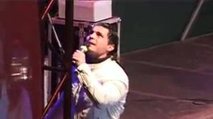 Pepe a privit focul, in timp ce nu s-a oprit din cantat