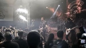 Martorii sustin ca artificiile au aprins tavanul clubului