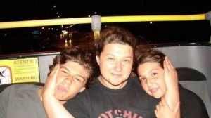 Alex Serban, pustiul ranit in incendiul de la Colectiv se simte mai bine! A inceput sa isi miste mainile! Uite cum arata dupa ce si-a dat bandajele jos!