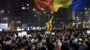 Zeci de mii de oameni au iesit in strada dupa tragedia de la Colectiv, cerand schimbarea clasei politice