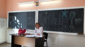 FOTO| Petrecere surpriza pentru Carmen Iohannis, organizata de elevii sai!