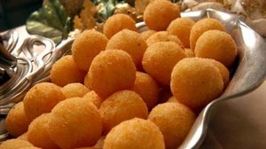 Cel mai usor aperitiv pentru masa de Craciun: bulete de cascaval! novalue