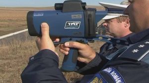 Noile radare tip "pistol" ale Politiei Romane au speriat de moarte trei olteni! "Am crezut ca ne impusca! Noi avem dusmani!" - Video-ul te va face sa lesini de ras! novalue