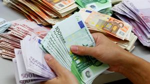 Ei sunt romanii cu cele mai mari salarii! Unul dintre ei se duce acasa lunar cu 300.000 de euro! Nu o sa-ti vina sa crezi cu ce se ocupa novalue