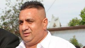 Cat de jos au ajuns rudele lui Bercea Mondial! Fiul interlopului a scos la vanzare o masina veche de 17 ani, pe care cere 7.000 de lei novalue