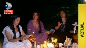 VIDEO Incantatii in miez de noapte! Vrajitoarele s-au adunat la malul marii pentru a face vraji insa planurile le-au fost dejucate de catre politisti