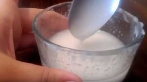 A pus ulei de cocos in jurul ochilor! Ce a urmat este incredibil!