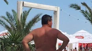 Aparitie amuzanta la Mamaia! Uite cum a fost pozat acest barbat! Toata plaja a ras de el novalue