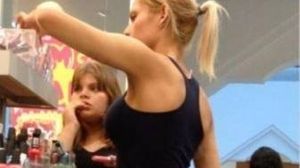 Asa ceva? Ce colanti a putut sa poarte blonda asta! Toata lumea a intors capul! novalue