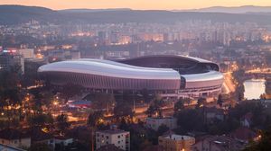 FOTO! Aici se joaca Romania - Muntenegru! Gazonul stadionului din Cluj arata ca dupa razboi in urma festivalului Untold! novalue