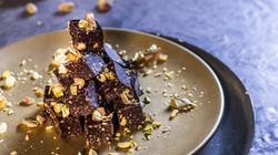 Reteta delicioasa: caramele vegane cu fistic si ciocolata neagra!