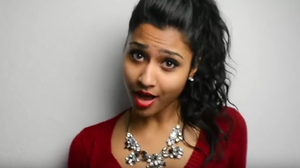 Cat de talentata e brunetica asta! Daca traia in Romania sigur devenea vedeta de mult! Ascult-o si tu sa vezi ce voce are