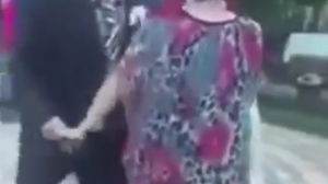 VIDEO Mireasa asta a fost la un pas sa lesine de ras din cauza barbatului! Cand a pornit muzica, nuntasul s-a transformat total! Un alt invitat a filmat totul