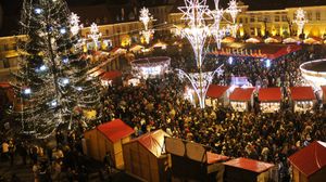 Alerta la Targul de Craciun din Piata Constitutiei! S-a descoperit un colet suspect si politia s-a alarmat novalue