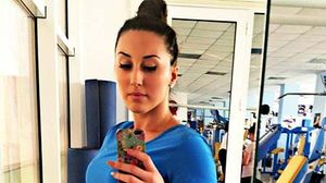 Tanara asta sexy si frumoasa e POLITISTA! Ce servicii presteaza cand termina tura... O sa ramai uimit