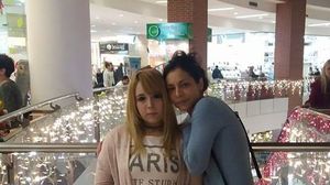 Amira, alaturi de mama ei, prima imagine in picioare de la izbucnirea scandalului Burnei