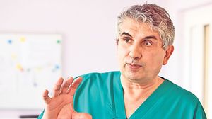 Ce spun doctorii despre modul in care se comporta medicul Burnei cu colegii din spital! Acestia sustin ca e un tip coleric si dictatorial, cu un limbaj agresiv!