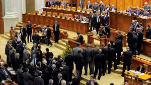 Parlamentarii nostri si-au bagat banii in diverse colectii valoroase! O senatoare are tablouri de un sfert de milion de euro, in timp ce un alt politician a investit in ceasuri o suma fabuloasa!
