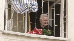 Postelnicu, la fereastra apartamentului sau foto: ADEVARUL