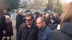 Mama Madalinei Manole a fost inmormantata! Incredibil ce s-a intamplat cu sicriul chiar in fata cimitirului! Lumea si-a pus intrebari VIDEO