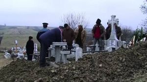 Cazul din Valcea care iti face pielea de gaina! Ce au gasit in cavoul unei fete la 21 de ani la inmormantare?
