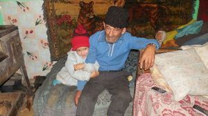 Poveste emotionanta, in Saptamana Mare. Cum a ajuns Mos Nicolae sa isi creasca singur cele trei nepotele