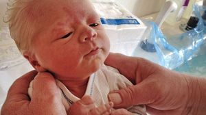 Şi-a dorit cu ardoare să devină mamă, însă când şi-a ţinut în braţe copilul pentru prima dată a avut un şoc! Incredibil cum arăta micuţul! Imaginile au făcut senzaţie