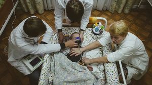 Halucinant!  Copii, aflati in pragul infometării, in orfelinate din Belarus! Un tanar de 20 de ani a ajuns sa cantareasca doar 11,5 kg!