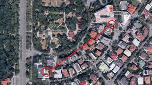 Gigi Becali a pus usa metalica si clante aurite la tunelul secret din curtea palatului! Pasajul era folosit de regele Carol al II-lea cand mergea la amanta! Tunelul care leaga resedinta afaceristului de cladirea Ministerului de Externe e perfect functiona acesta este traseul tunelului care pleaca din curtea lui Gigi