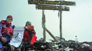 Nicu Scurtu, alaturi de Coco, sora Getei Dor Popescu, la capatul unei expeditii la inaltime