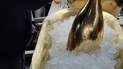 Un bogatas cunoscut in cercurile mondene din Capitala a comandat cea mai mare sampanie adusa vreodata in Romania! Are 9 litri si costa cat un apartament!