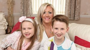 Aceasta femeie sustine ca a scapat de cancerul la san cu aceasta dieta ciudata!