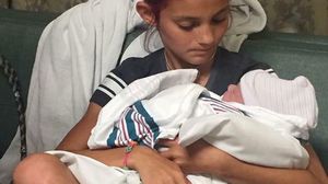 Ea este fetita de 12 ani care si-a adus pe lume fratele! Imaginile cu momentul nasterii sunt emotionante