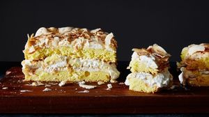 Cea mai buna prajitura din lume! Desert incredibil cu bezea, frisca si banane!