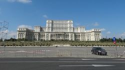 Misterele Casei Poporului! Ceausescu a ras de pe fata Pamantului un cartier linistit sa o construiasca. Ce ascunde cladirea URIASA e demn de filmele SF! FOTO!