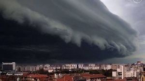 Mesajul care i-a panicat pe bucuresteni! "Situatia ciclonului e mult mai grava!" Ce a raspuns Primaria Capitalei dupa ce un SMS a speriat populatia