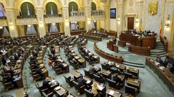 Legea vaccinarii obligatorii a fost adoptata de plenul Senatului. Parintii care refuza sa-si vaccineze copiii risca amenzi si de 10.000 de lei