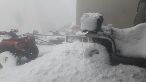 E iarnă în Munţii Bucegi! Zăpada troienită are peste un metru pe văi