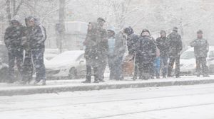 Vremea se schimbă radical! Zonele din ţară în care se vor înregistra ploi însemnate cantitativ şi ninsori viscolite