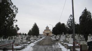 Cimitir din Romania, praduit de hoti. Cu ce au putut sa plece talharii de la locul de veci?