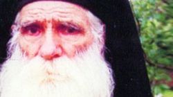 "Sfantul" de la Dervent! Povestea fabuloasa a parintelui Elefterie, care este inmormantat langa Aurelian Preda! A adormit sub o icoana si s-a vindecat de paralizie