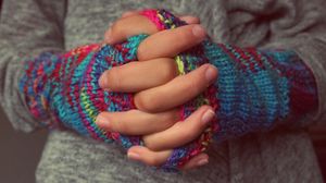 Ai mereu degetele reci? Uite ce boli poti sa ai