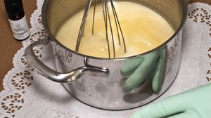 Spala-ti tenul cu ulei de cocos si bicarbonat de sodiu de trei ori pe saptamana! Uite ce ti se intampla intr-o luna