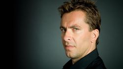 Cum sa iti faci bucle PERFECTE! Hair-stilistul Cristi Pascu te invata cele mai tari trucuri pentru parul tau