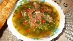 Retete de ciorba: Ciorba de salata verde cu prosciutto