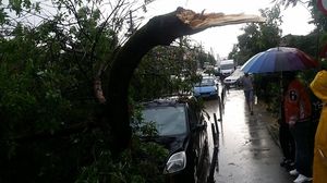 Meteorologii ne avertizeaza sa ne asteptam la ce e mai rau! Furtuni si grindina pentru Bucuresti si alte 12 judete