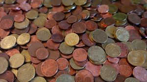 Ce inseamna daca gasesti pe strada bani cu cifrele 1 si 0. Nu stiai asa ceva